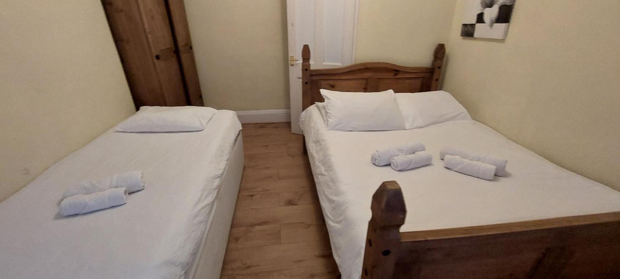 4 Bedroom & 2 Bedroom Apartament